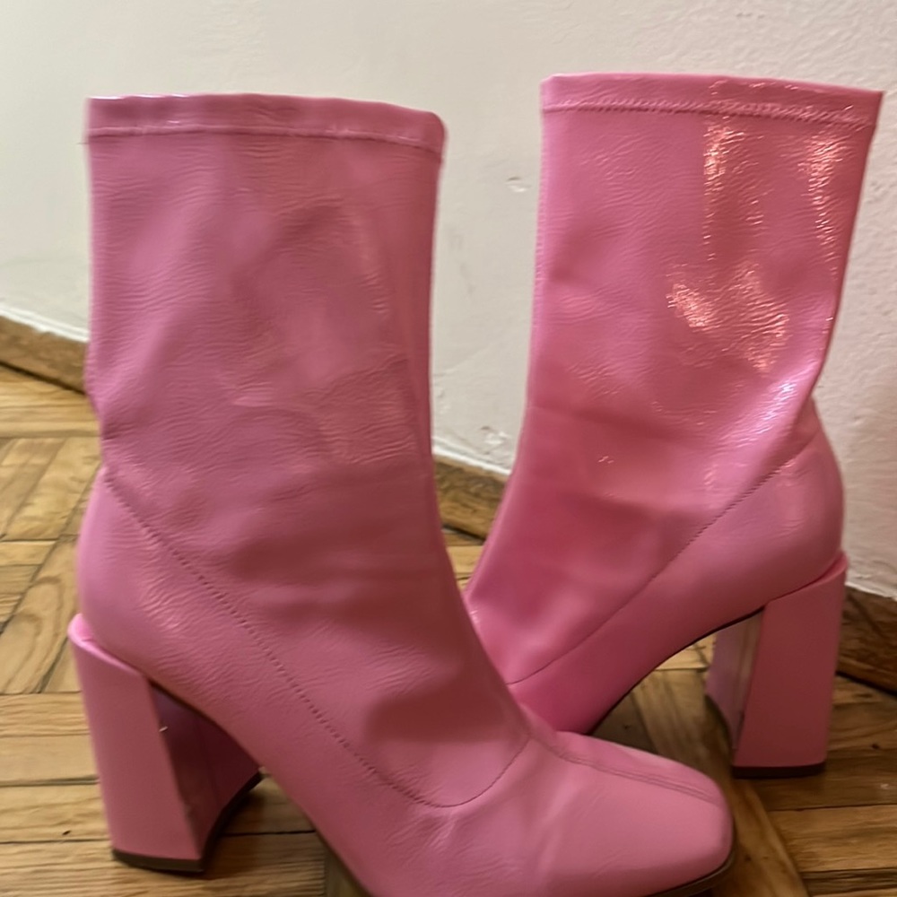 Pink gogo booties!